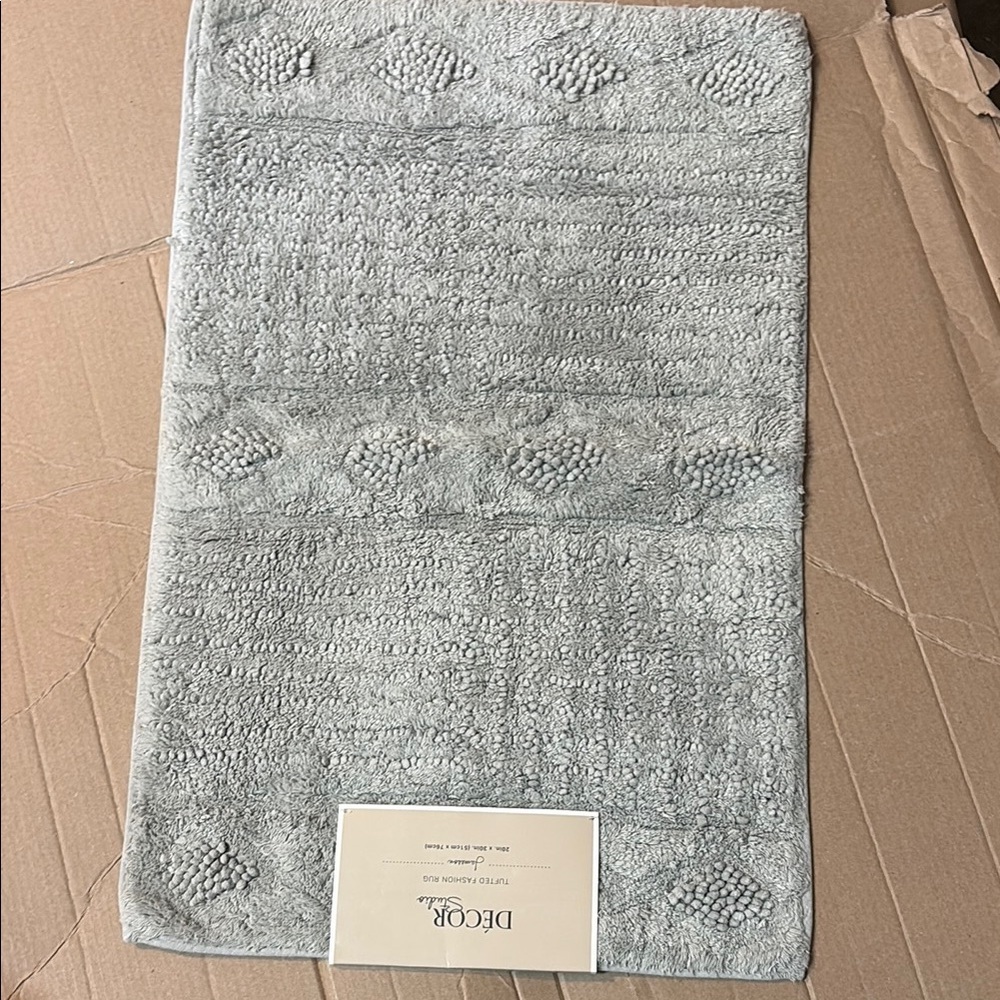 Gray Plush Bath Mat with High Pile